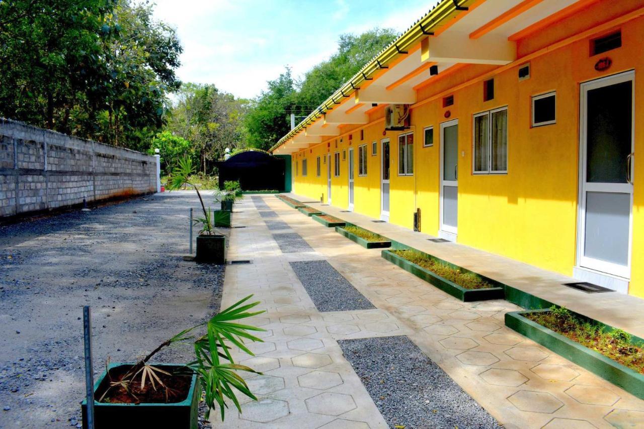 Sri Mayura Holiday Resort Kataragama Exterior foto